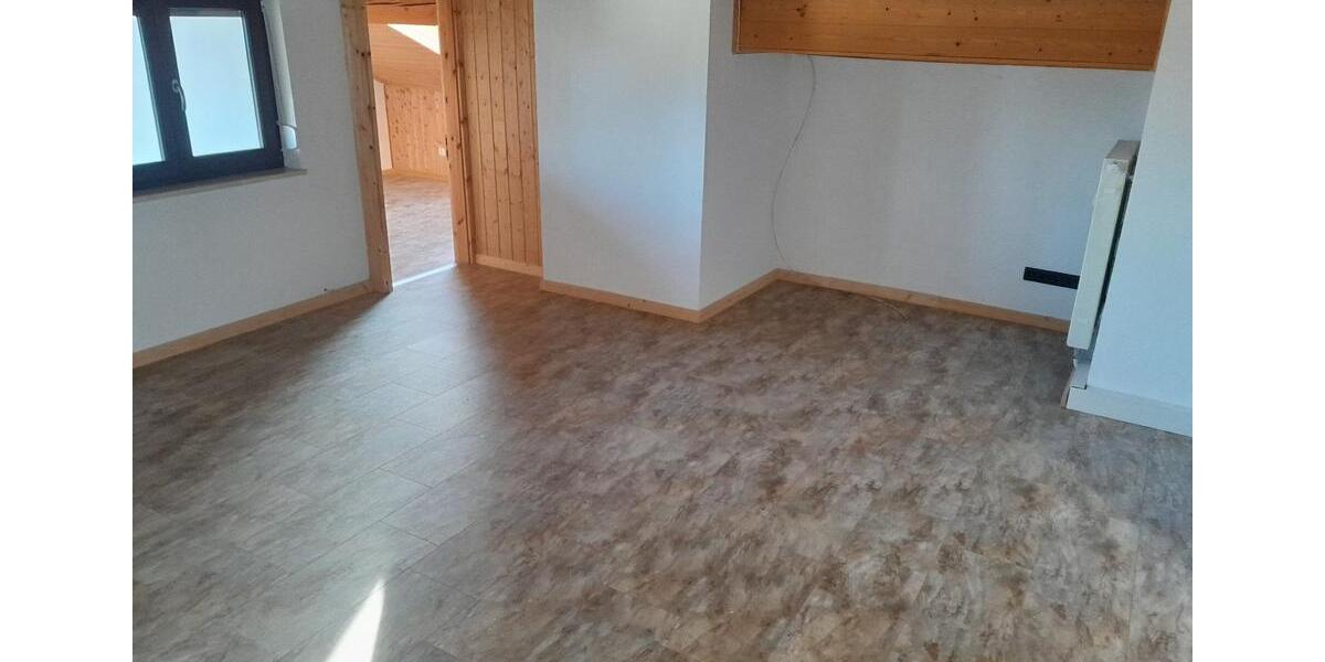 Dachgeschoßwohnung Oberschneiding - 3 Zimmer, 68 m&sup2;, 525&euro; | Angebot:25978830