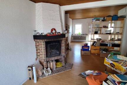 großzügige 3-Zimmer-Küche-Bad mit großem Balkon und Kaminofen