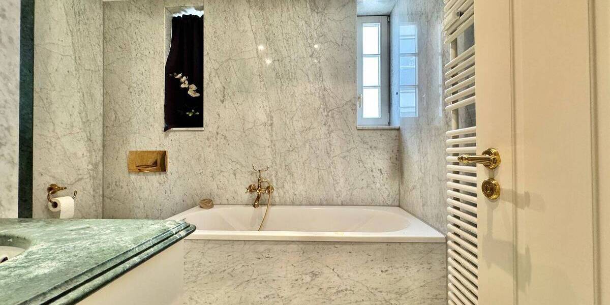 Etagenwohnung Stuttgart Mitte - 5 Zimmer, 130 m&sup2;, 2.700&euro; | Angebot:23987384