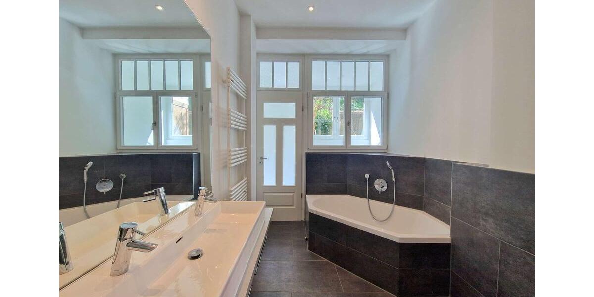 Erdgeschoßwohnung Stuttgart Stuttgart-West - 4 Zimmer, 105 m&sup2;, 2.215&euro; | Angebot:26296407