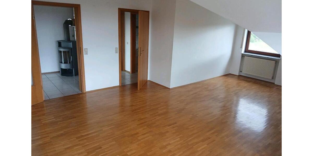 Dachgeschoßwohnung Rottenburg am Neckar - 3 Zimmer, 98 m&sup2;, 900&euro; | Angebot:26496481