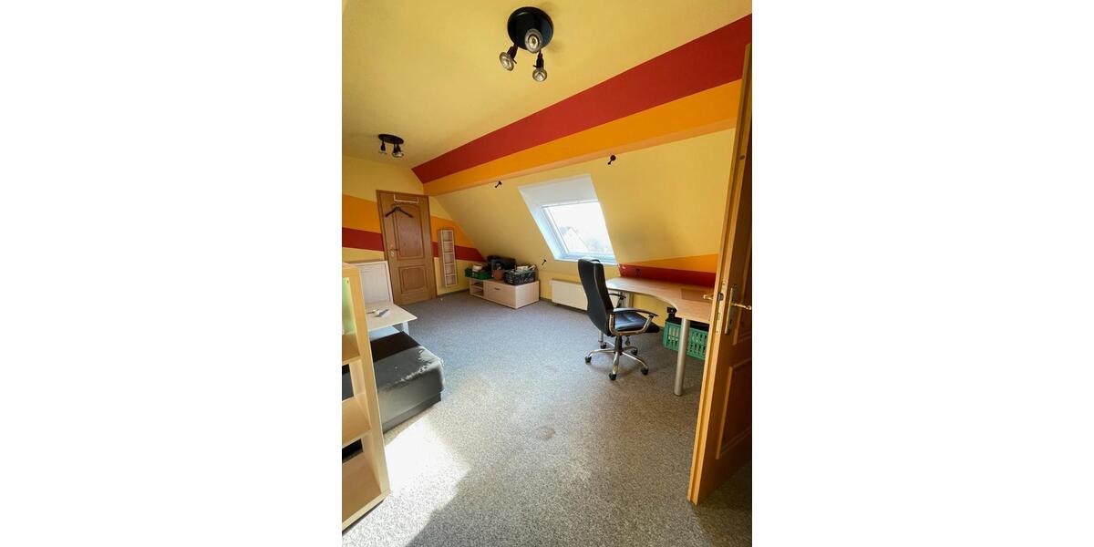 Dachgeschoßwohnung Erfurt Daberstedt - 5 Zimmer, 167 m&sup2;, 1.665&euro; | Angebot:24866952
