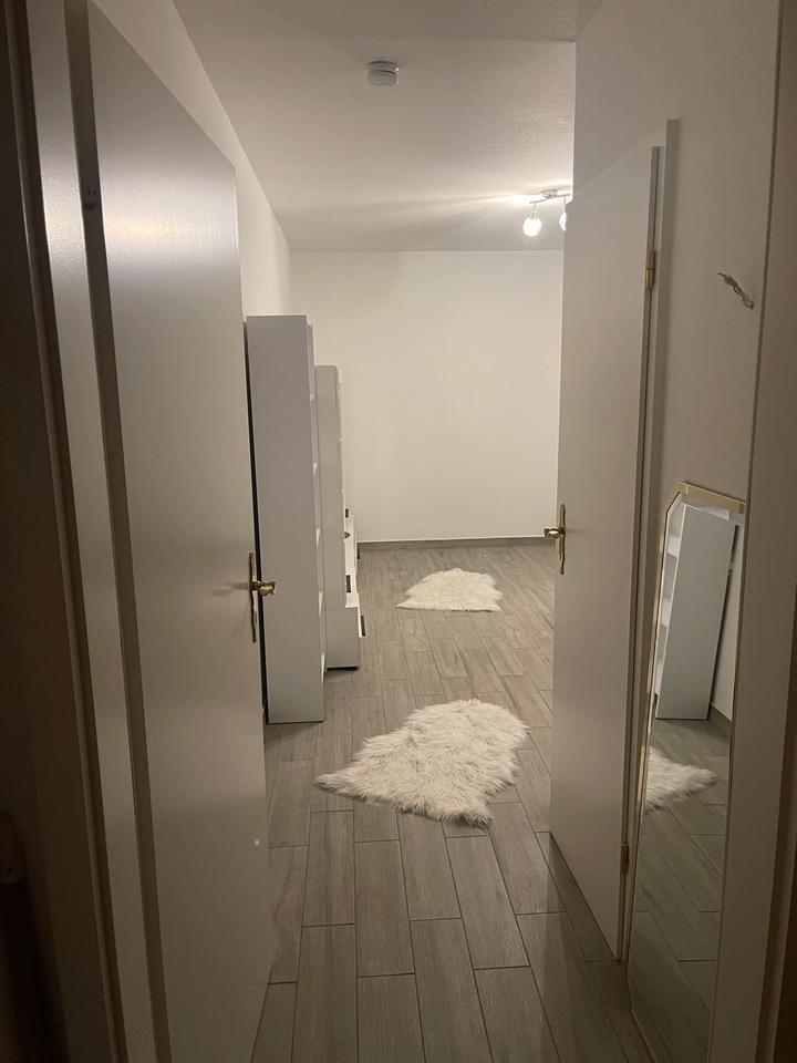 Möbliertes Zimmer im Erdgeschoss mit eigenem Bad in Bruckmühl