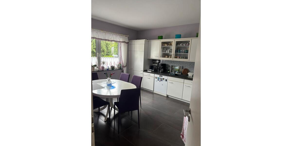 Haushälfte, 130m² mit Kamin Wintergarten Carport über 2 Etagen 3.5 zimmer