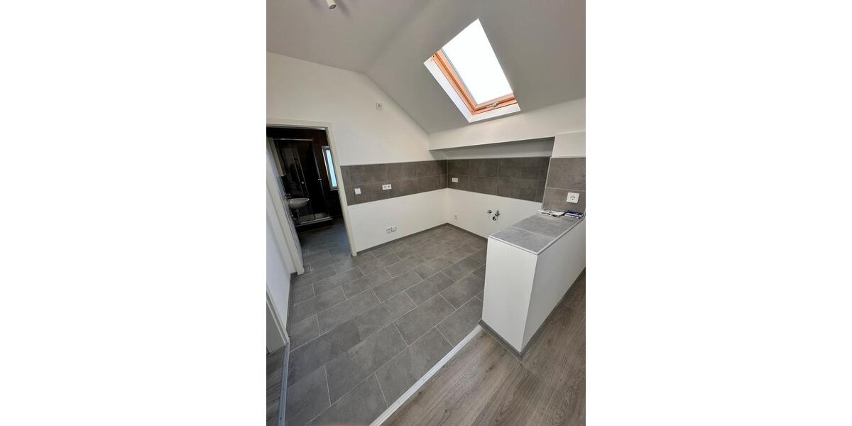 Dachgeschoßwohnung Saarbrücken Dudweiler - 2 Zimmer, 70 m&sup2;, 650&euro; | Angebot:25977452