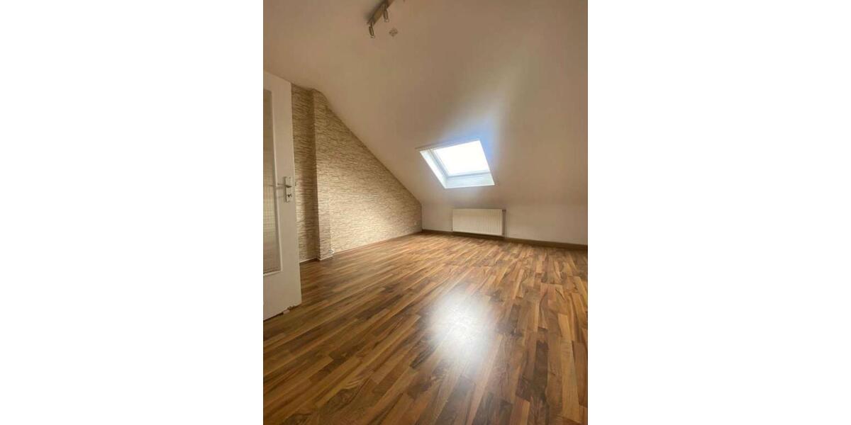 Dachgeschoßwohnung Bruchsal - 3 Zimmer, 65 m&sup2;, 1.050&euro; | Angebot:25057521