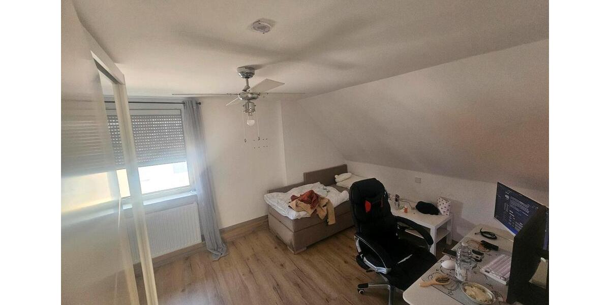 Dachgeschoßwohnung Gundelfingen an der Donau - 3 Zimmer, 90 m&sup2;, 950&euro; | Angebot:26698867