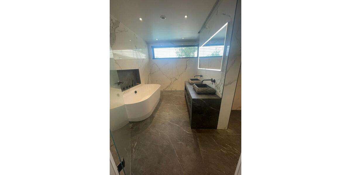 4,5 ZWG, Garten-und Poolnutzung (warm 2700€) 4.5 zimmer