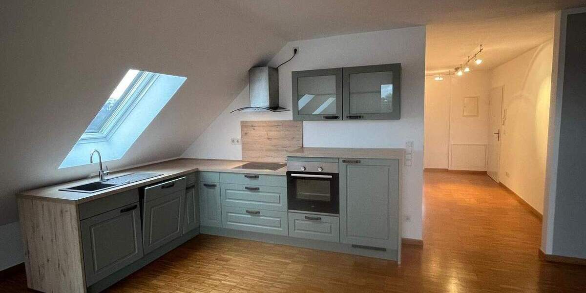 *NEU* MODERNE UND HELLE DACHGESCHOSSWOHNUNG MIT GROßEM WOHN-ESSBEREICH IM BELIEBTEN FINTHEN! 3 zimmer