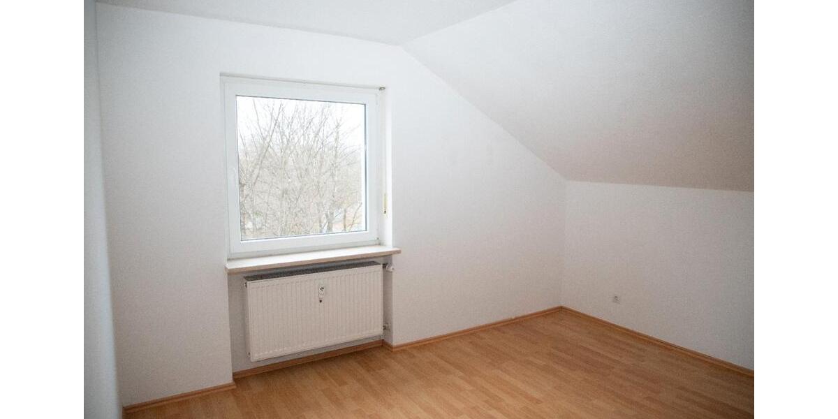 Dachgeschoßwohnung Deggendorf - 3 Zimmer, 68 m&sup2;, 720&euro; | Angebot:26045127