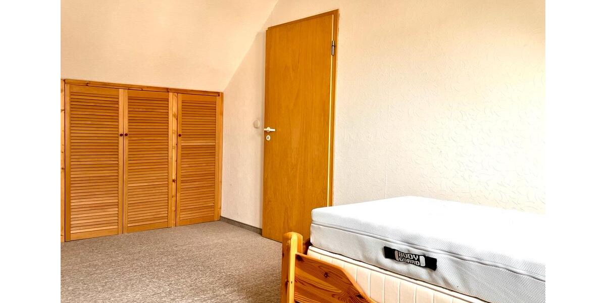 Dachgeschoßwohnung Rosengarten - 2.5 Zimmer, 65 m&sup2;, 902&euro; | Angebot:24982206