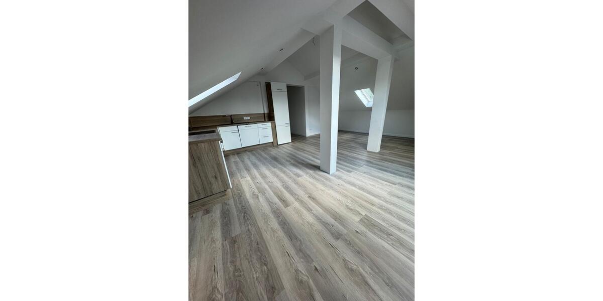 Neuwertige 4 Zimmer Dachgeschosswohnung 4 zimmer