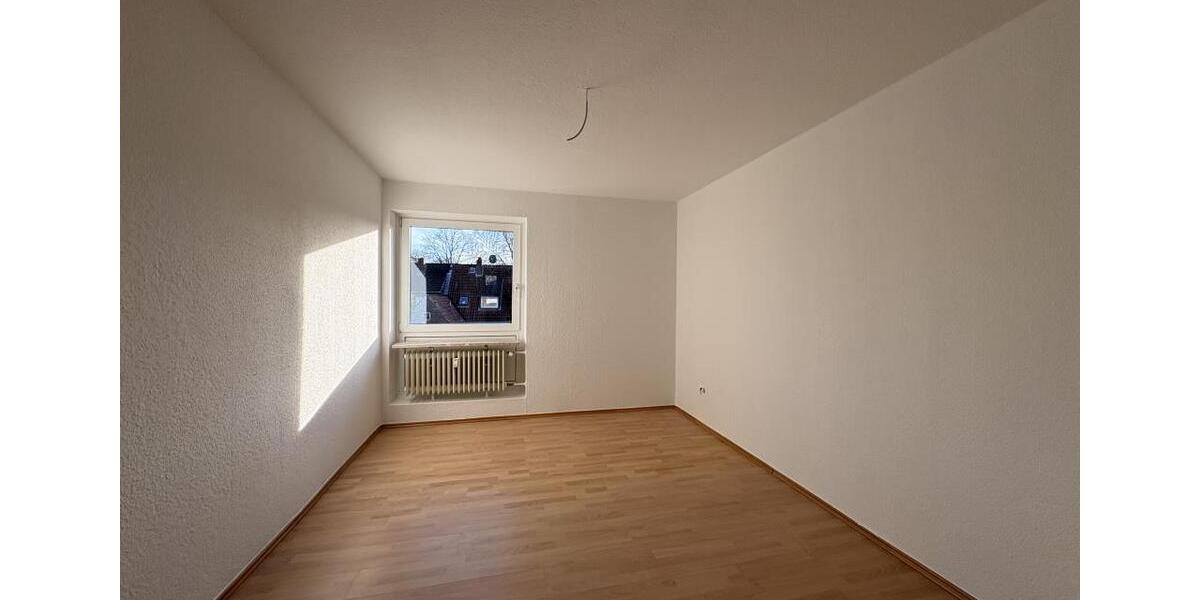 Etagenwohnung Bremerhaven Schiffdorferdamm - 3 Zimmer, 76 m&sup2;, 589&euro; | Angebot:26629317