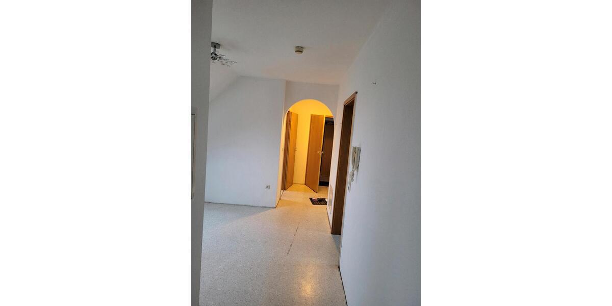 Dachgeschoßwohnung Naumburg - 3 Zimmer, 69 m&sup2;, 450&euro; | Angebot:25782764