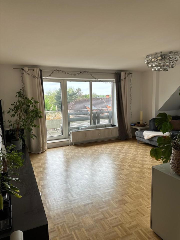 Helle 3,5-Zimmer Wohnung mit großen Balkon