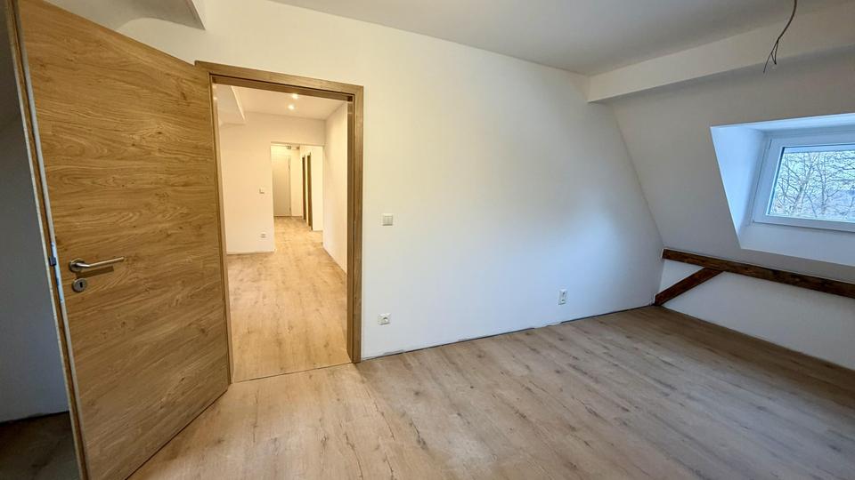 Dachgeschoßwohnung Nürnberg Erlenstegen - 4 Zimmer, 89 m&sup2;, 1.250&euro; | Angebot:24840827