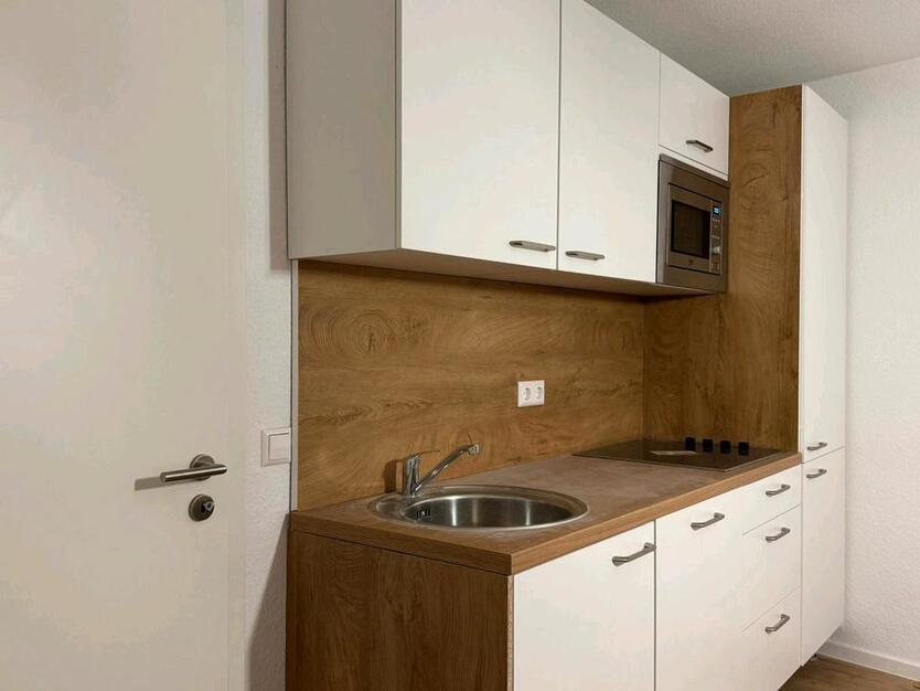 Kernsanierte 2-Zimmer Wohnung mit EBK