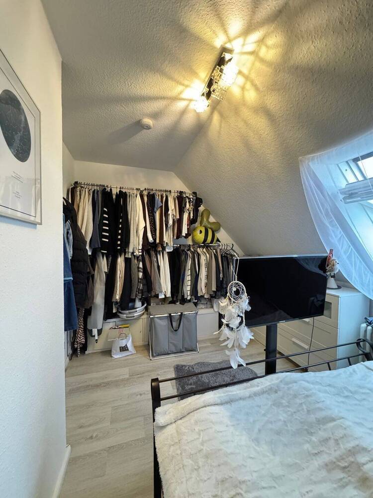 sehr gepflegte 2-Zimmer-Dachgeschoss-Wohnung