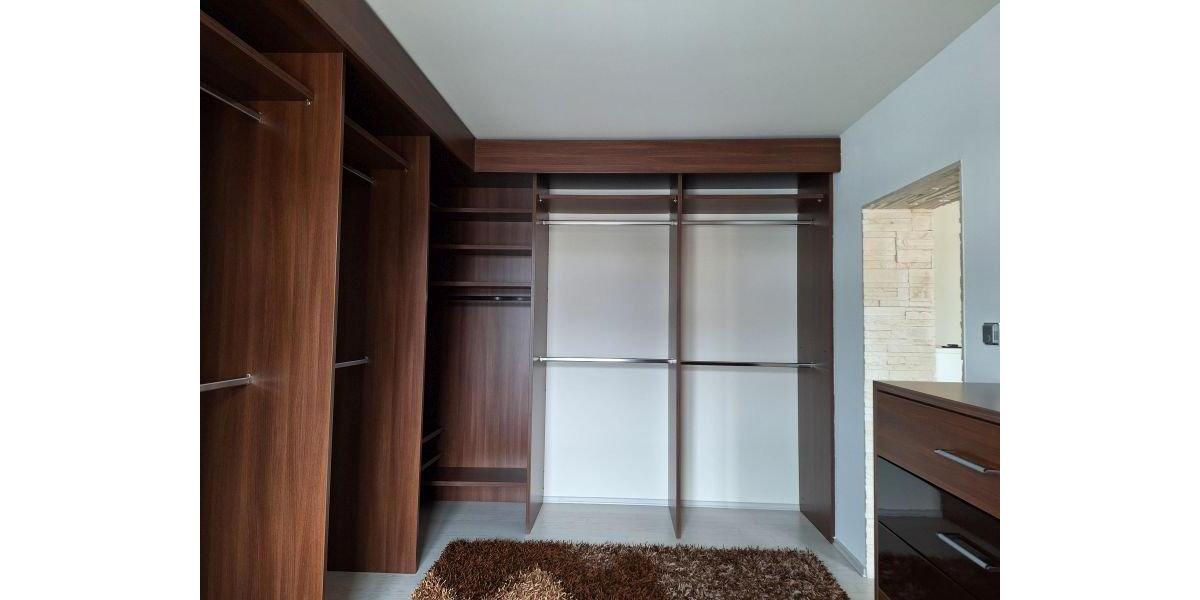 Dachgeschoßwohnung Zwickau - 2 Zimmer, 152 m&sup2;, 1.200&euro; | Angebot:26479906