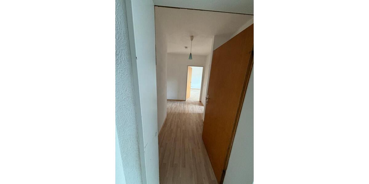 4-Zimmer-Wohnung mit Balkon & Stellplatz in Goßfelden - ab sofort zimmer