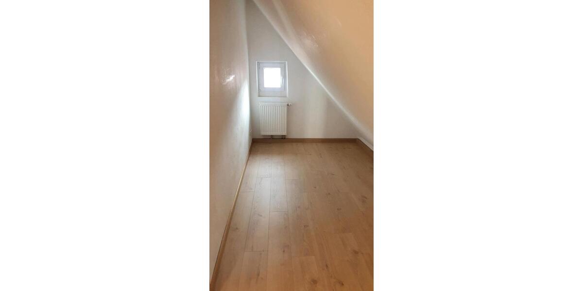 Dachgeschoßwohnung Laaber - 3 Zimmer, 60 m&sup2;, 580&euro; | Angebot:24678420