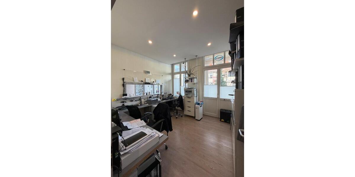 Miete repräsentative Gewerbefläche in denkmalgeschütztem Gebäude zimmer