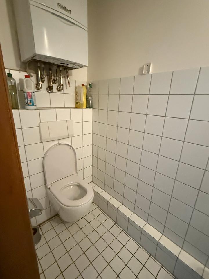 Voll Möbliertes Wg Zimmer mit eigener Küche & Bad