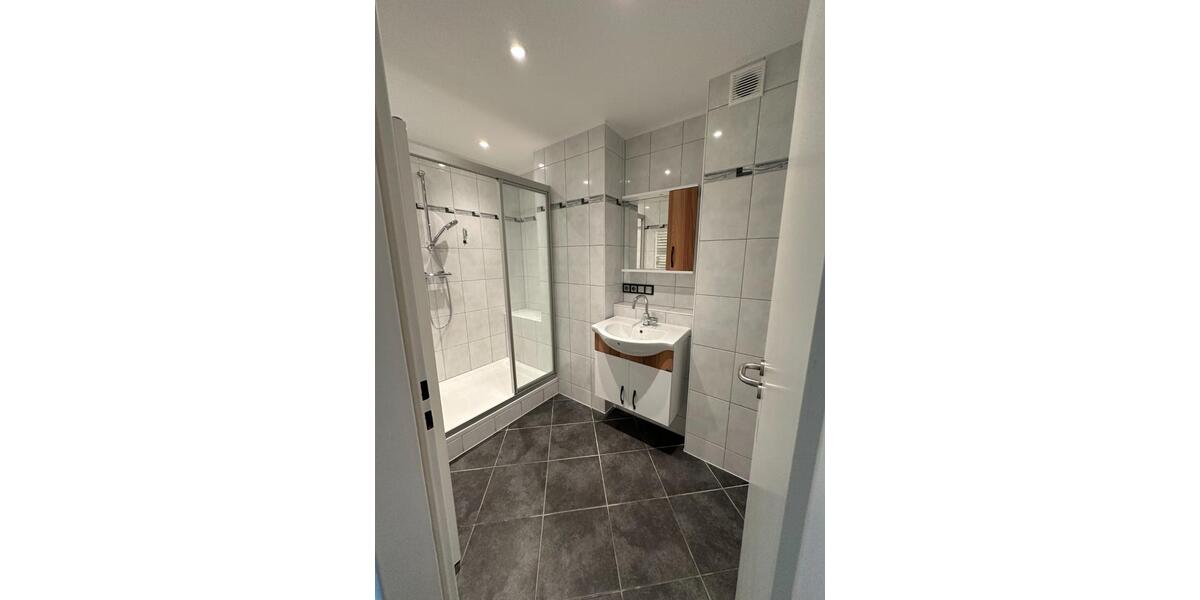 Helle, frisch renovierte 3-Zi-Whg mit neuer Küche 2 Loggien zimmer