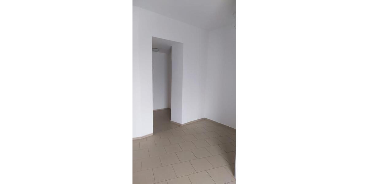 Erdgeschoßwohnung Gera Alt-Taubenpreskeln - 4 Zimmer, 105 m&sup2;, 600&euro; | Angebot:25959372