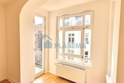 3-Zimmer-Altbauwohnung mit Erker, Balkon, modernem Bad und neuer Küche – zentrumsnah zimmer