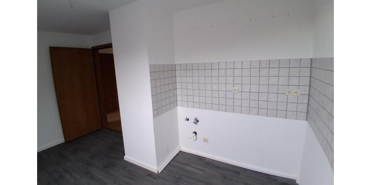 Dachgeschoßwohnung Halle - 2 Zimmer, 60 m&sup2;, 600&euro; | Angebot:24082894