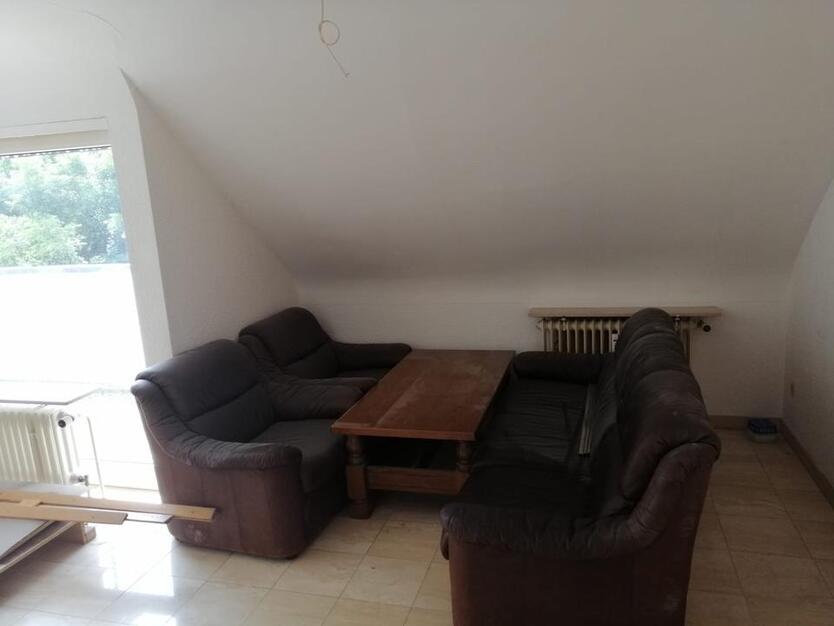 Dachgeschoßwohnung mit Balkon und Küche