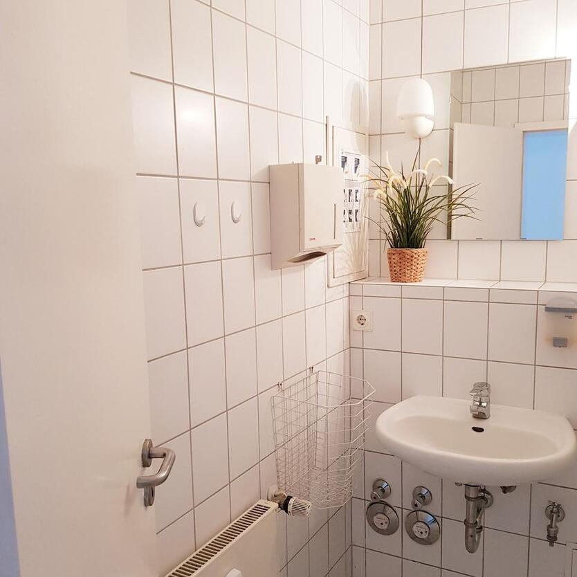 geräumige Gewerbeeinheit in attraktiver zentraler Lage! zimmer