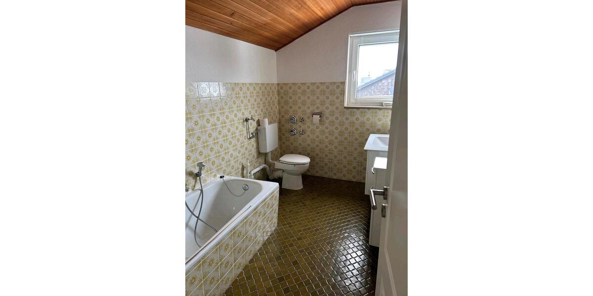 Dachgeschoßwohnung Willingen (Upland) - 2.5 Zimmer, 60 m&sup2;, 600&euro; | Angebot:25297857