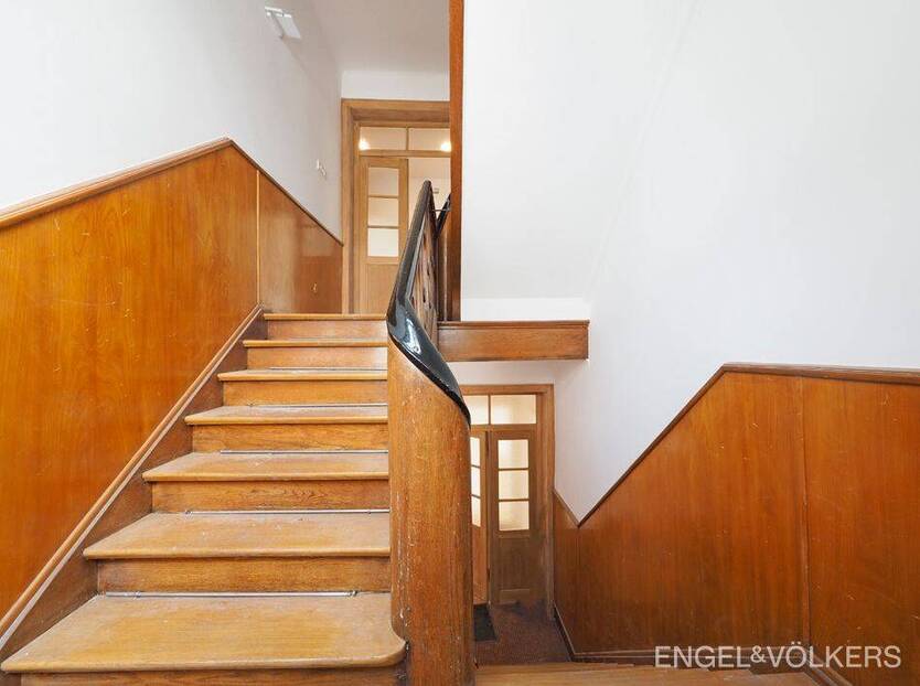 Altbau trifft modernen Stil: Kernsanierte Erdgeschoßwohnung auf dem Rotenbühl!