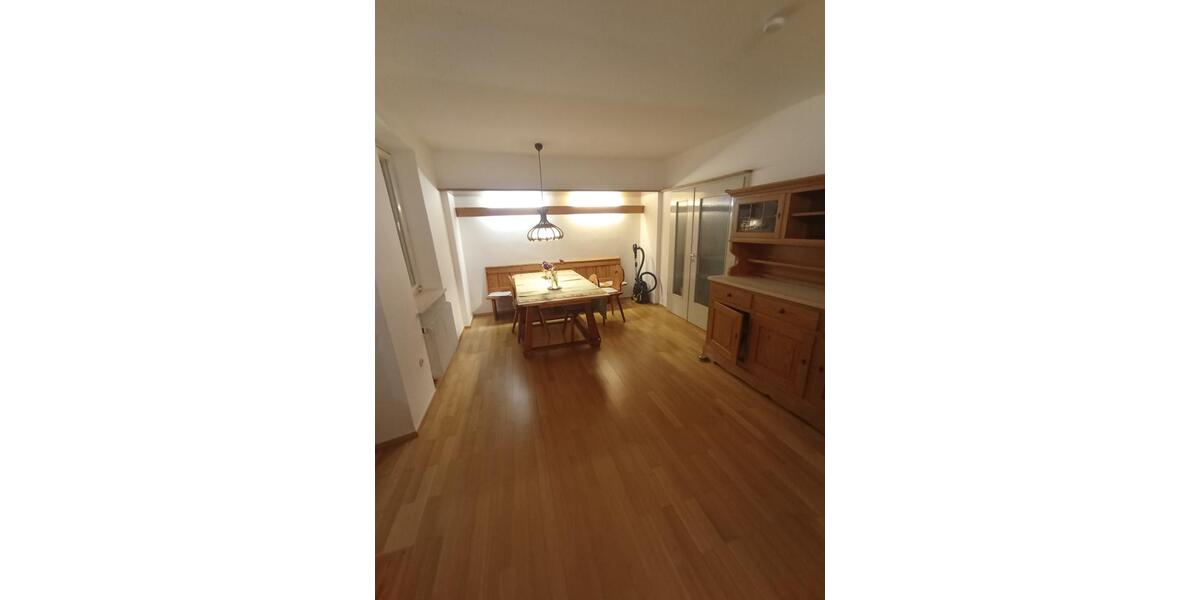 Etagenwohnung Ingolstadt - 7 Zimmer, 208 m&sup2;, 410&euro; | Angebot:25163838