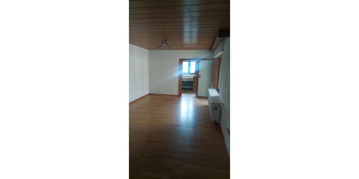 Etagenwohnung Neulußheim - 4 Zimmer, 100 m&sup2;, 1.385&euro; | Angebot:26045304