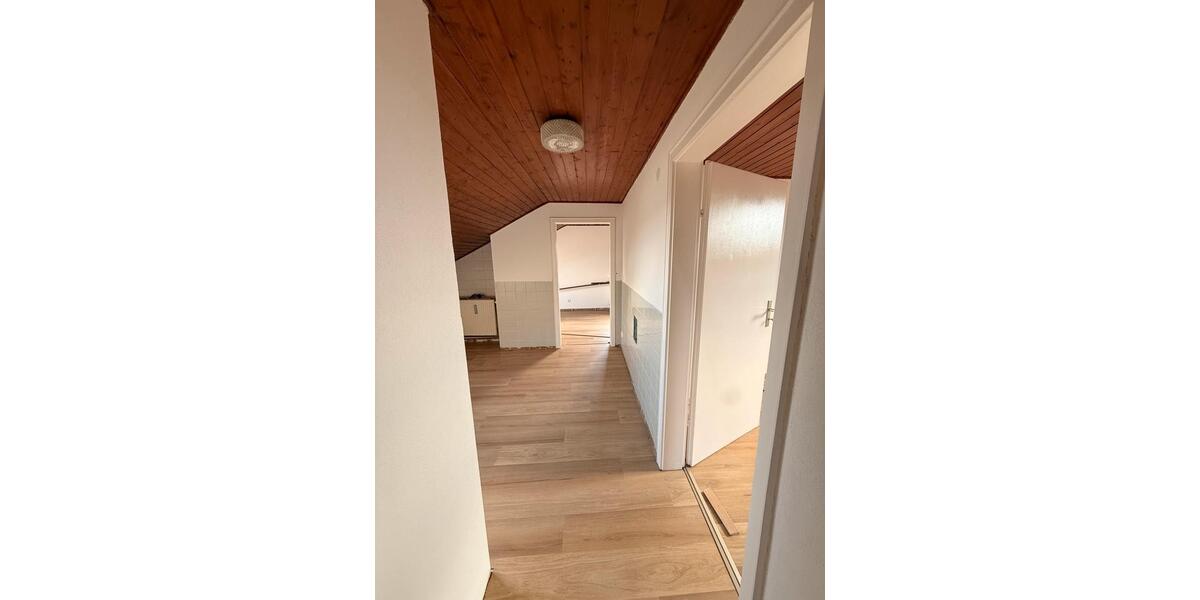 Dachgeschoßwohnung Zeitlarn - 2 Zimmer, 62 m&sup2;, 700&euro; | Angebot:25945330
