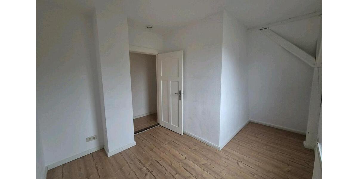4 Zimmer, EBK, Balkon, 75m2 4 zimmer