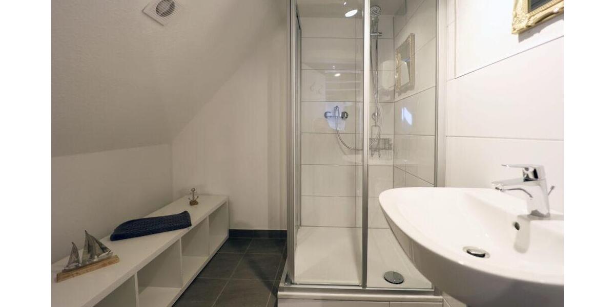 Denkmalgeschütze Dachgeschosswohnung - Zimmer Solingen Central | Angebot:27473657