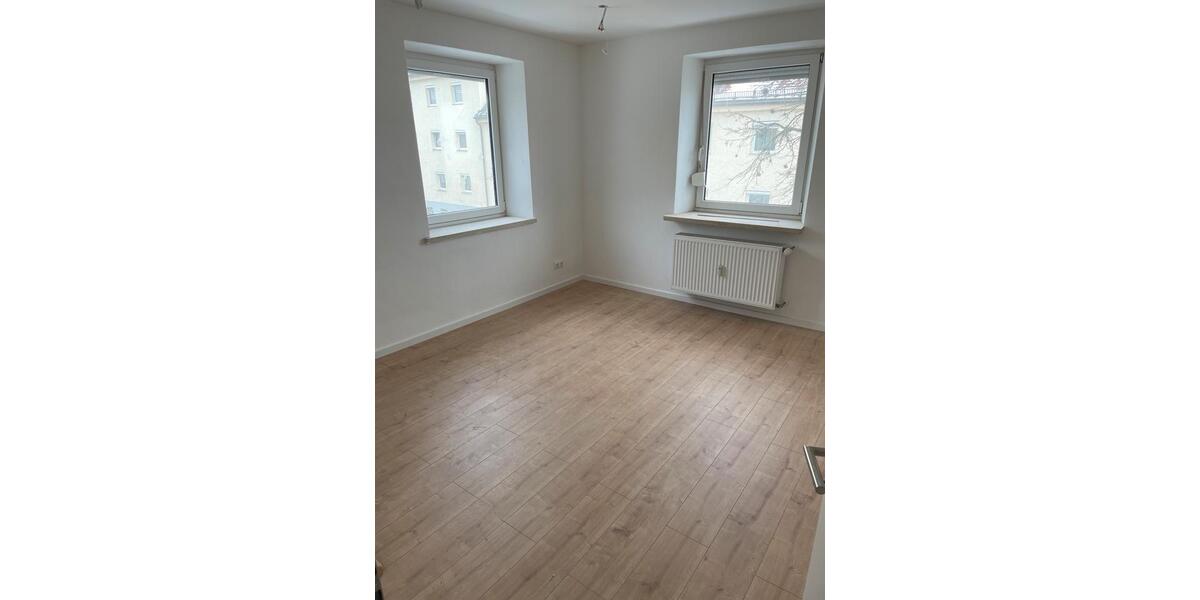 Etagenwohnung Plattling - 3 Zimmer, 104 m&sup2;, 1.100&euro; | Angebot:25079744