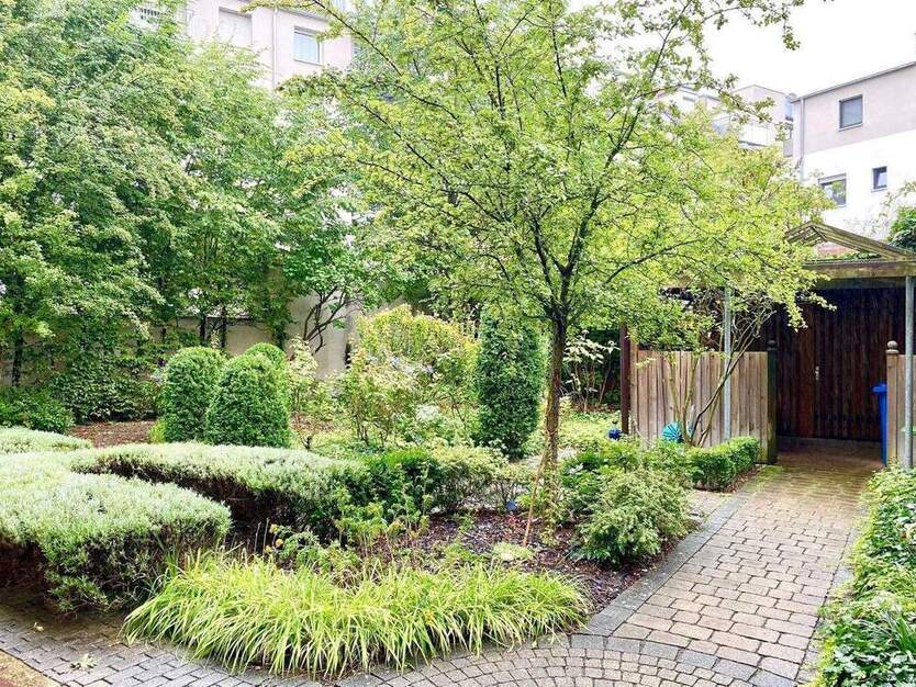 Renovierte JugendstilWohnung mit Süd-Balkon in ruhiger Anwohnerstraße
