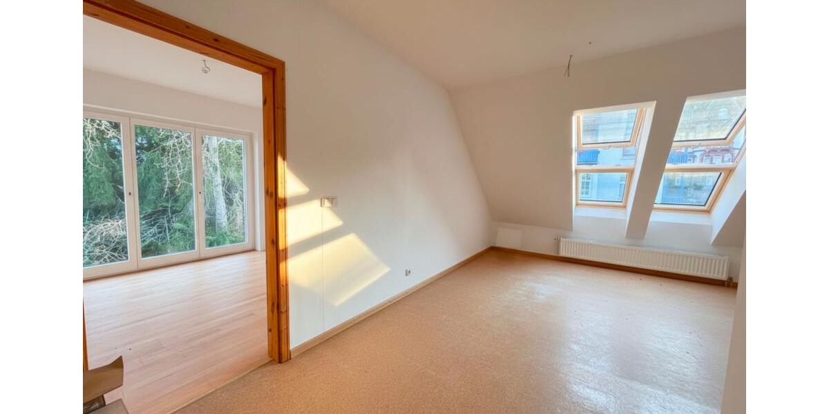 Dachgeschoßwohnung Eisenach - 3 Zimmer, 86 m&sup2;, 1.030&euro; | Angebot:26629558