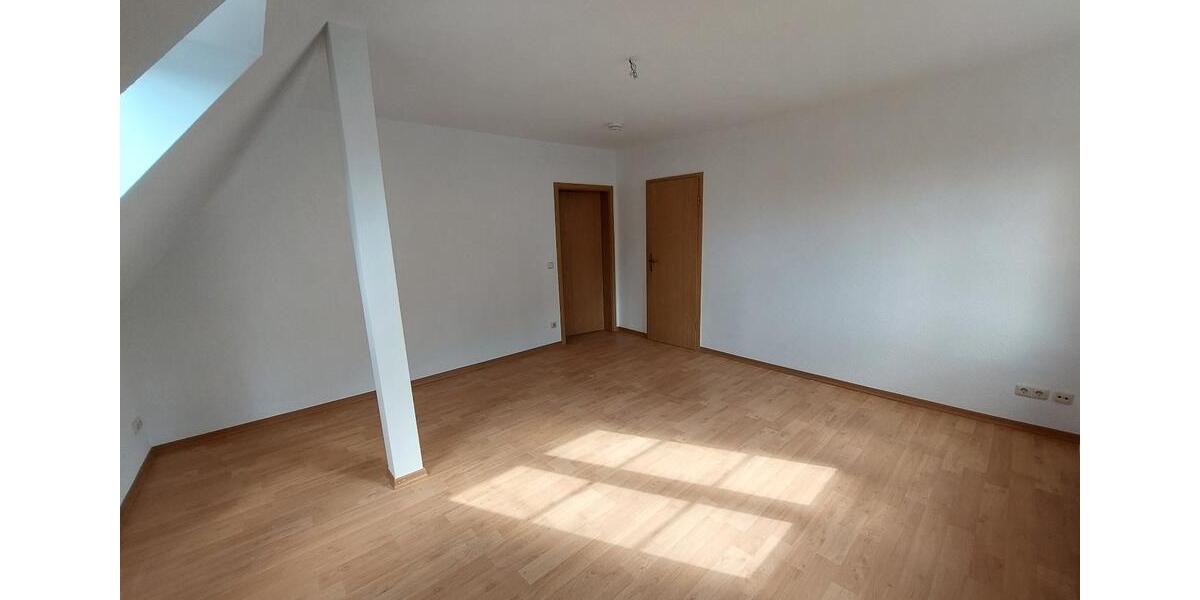 Dachgeschoßwohnung Döbeln - 2.5 Zimmer, 59 m&sup2;, 330&euro; | Angebot:25540933