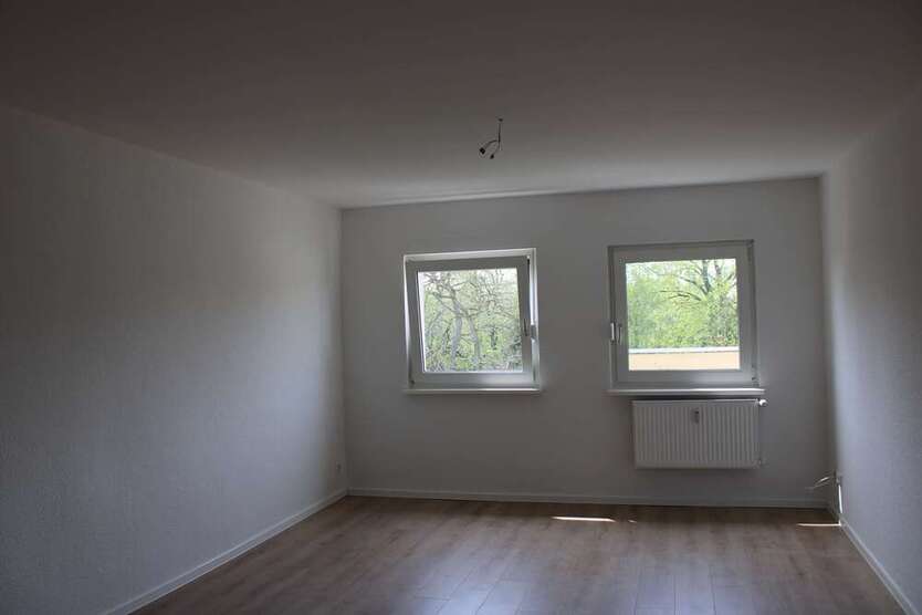 ruhige 4 Zimmer-Wohnung im Hinterhaus ***frisch renoviert*** mit Balkon