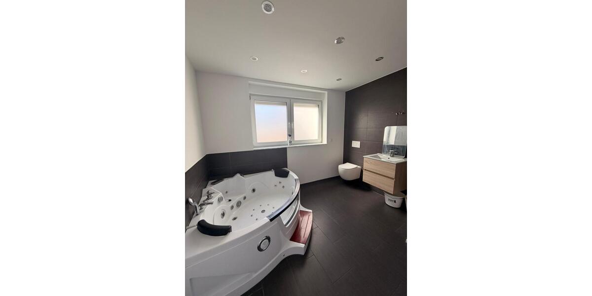 Wohnen auf Zeit Ludwigshafen am Rhein Ludwigshafen-Hemshof - 10 Zimmer, 300 m&sup2;, 650&euro; | Angebot:26636897