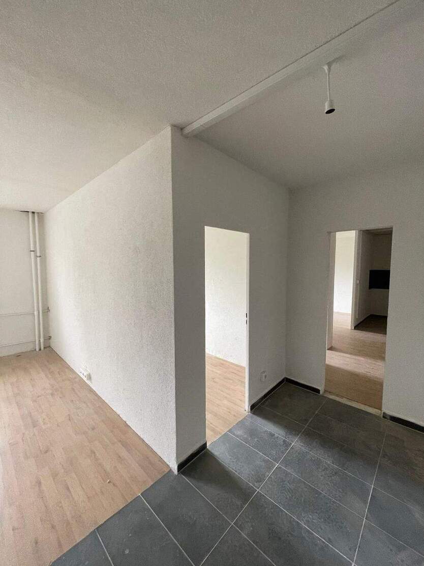 ! ERSTBEZUG ! Wohnen in Familiengerechter Lage 7 zimmer
