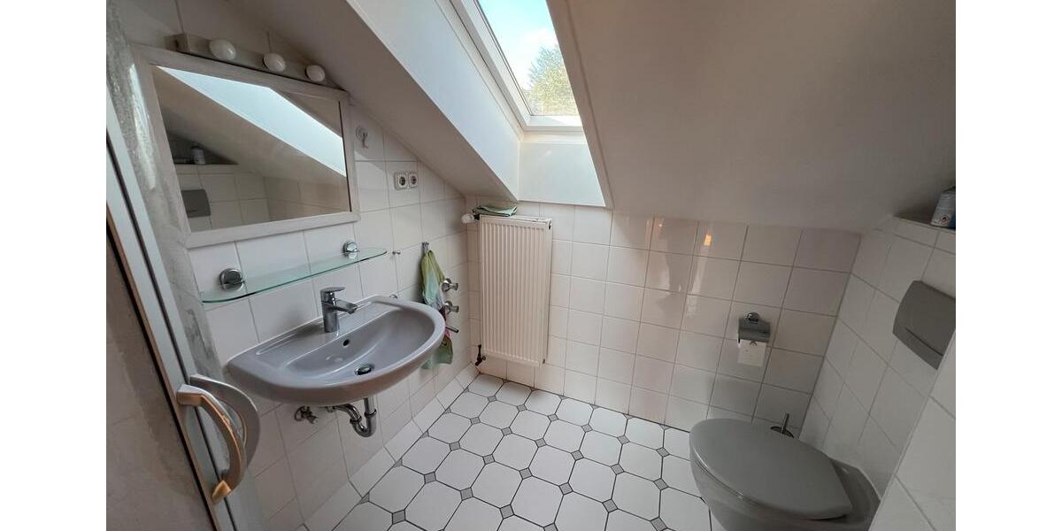 Dachgeschoßwohnung Taunusstein - 2 Zimmer, 75 m&sup2;, 790&euro; | Angebot:26183009