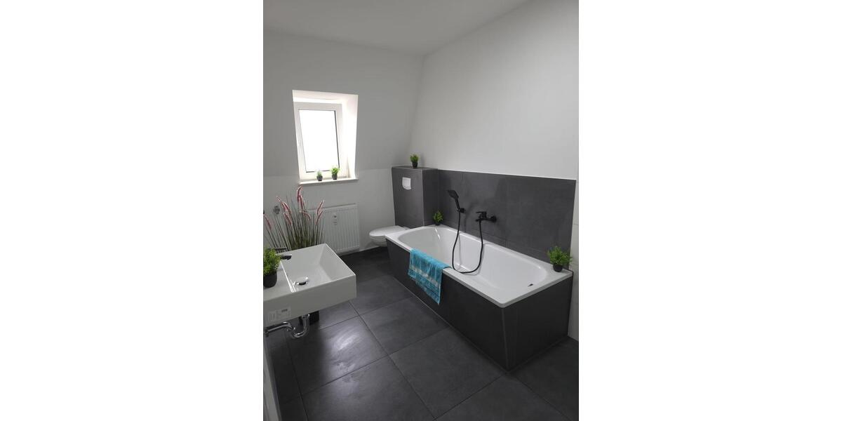 Dachgeschoßwohnung Meerane - 3 Zimmer, 71 m&sup2;, 560&euro; | Angebot:26038819