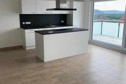 Helle 3-Zimmer Dachgeschoss Wohnung mit offener Wohnküche inkl. EBK! 2 zimmer